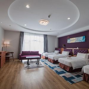 Deluxe Family Room